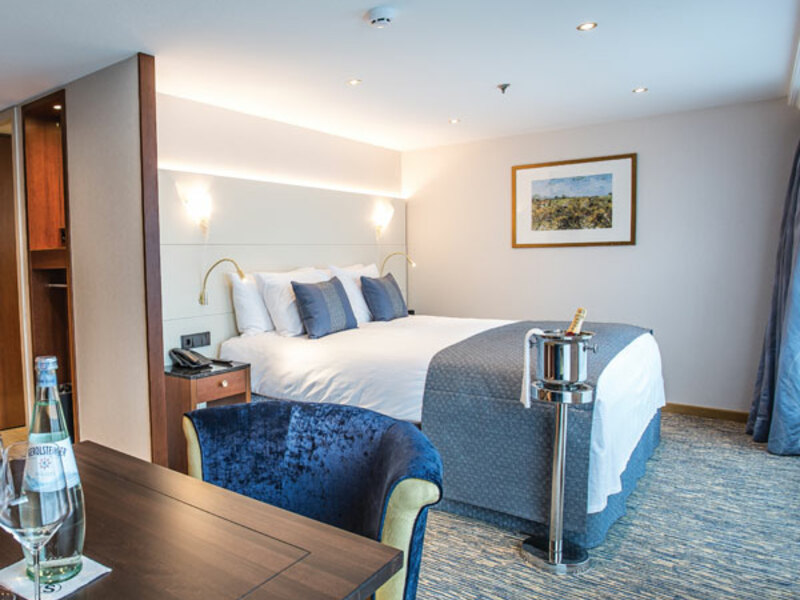 Category 7 Suite